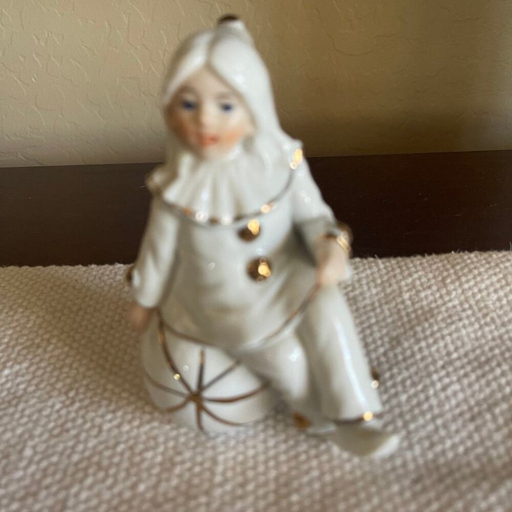 Vintage 80’s porcelain lady clown mime figurine